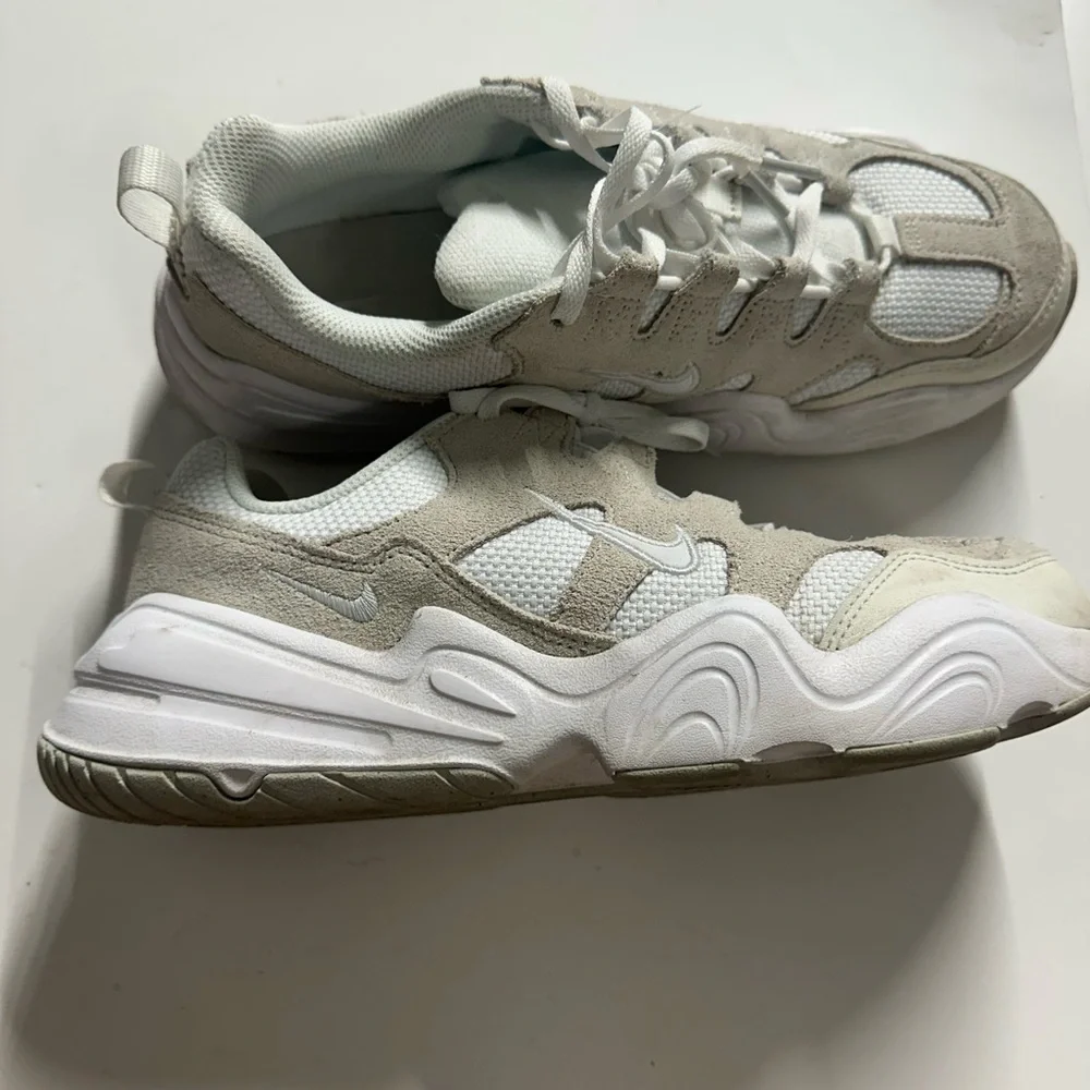Nike White and Gray Sneakers - Picture 6 of 8